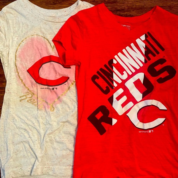 2 Cincinnati Reds Shirts - Picture 1 of 1